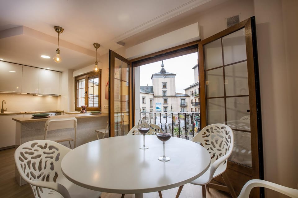 Dining area, City view