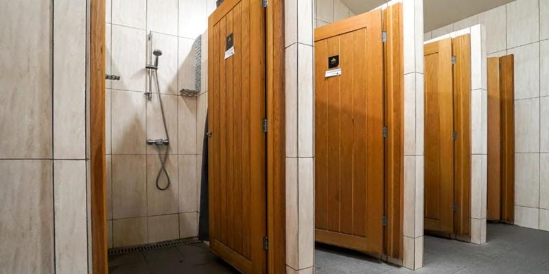 Dog Friendly Stagecoach Glamping Pod with Hot Tub Hotel in Wales