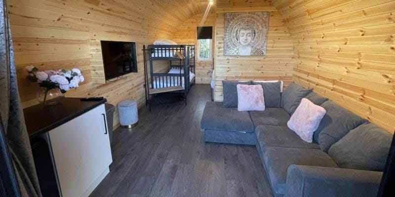 Dog Friendly Stagecoach Glamping Pod with Hot Tub Hotel in Wales
