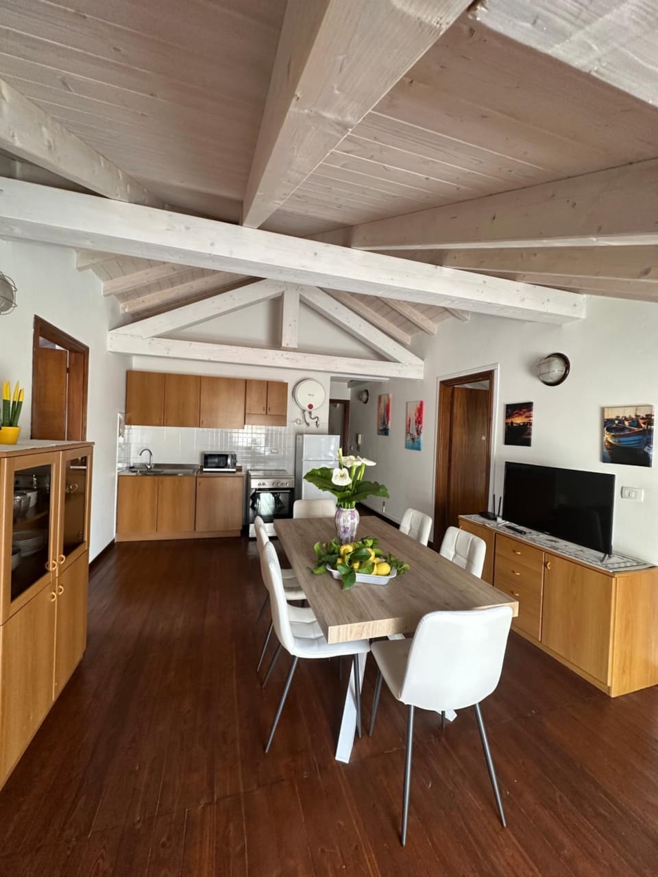 Kitchen or kitchenette, Living room, oven