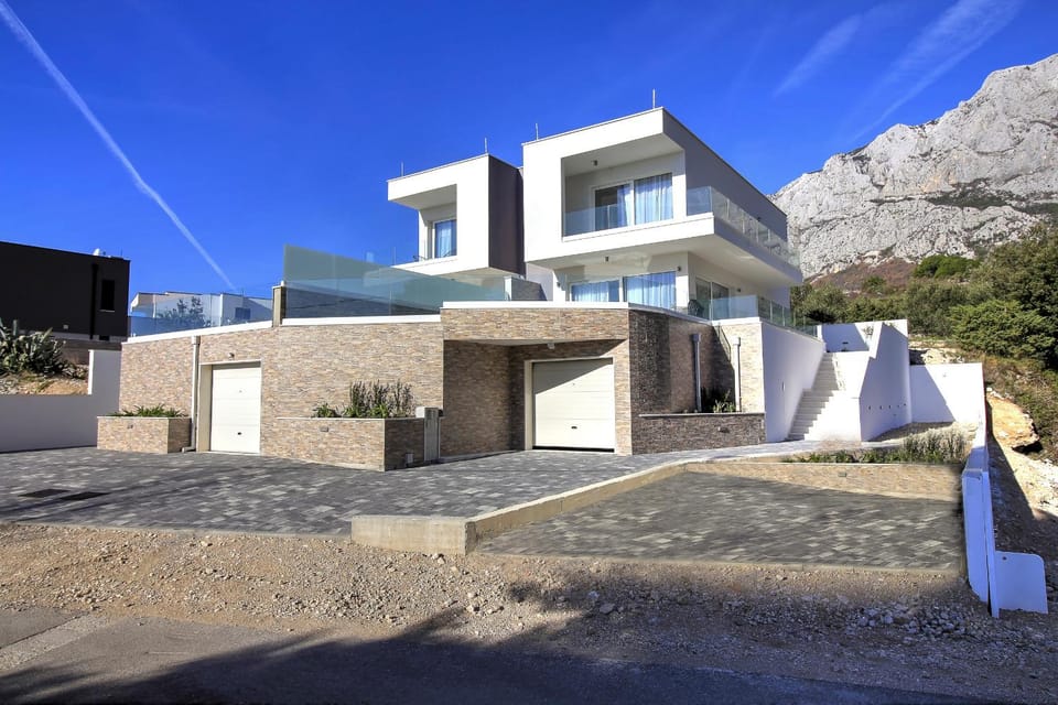 Off site, Day, Winter, Billiard, Balcony/Terrace, Pets