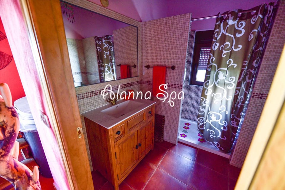 Shower, Toilet