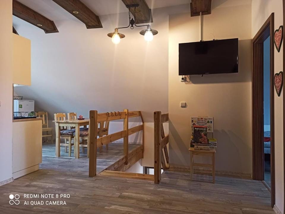 Communal lounge/ TV room, TV and multimedia, Kitchen or kitchenette, Living room, Seating area, Dining area
