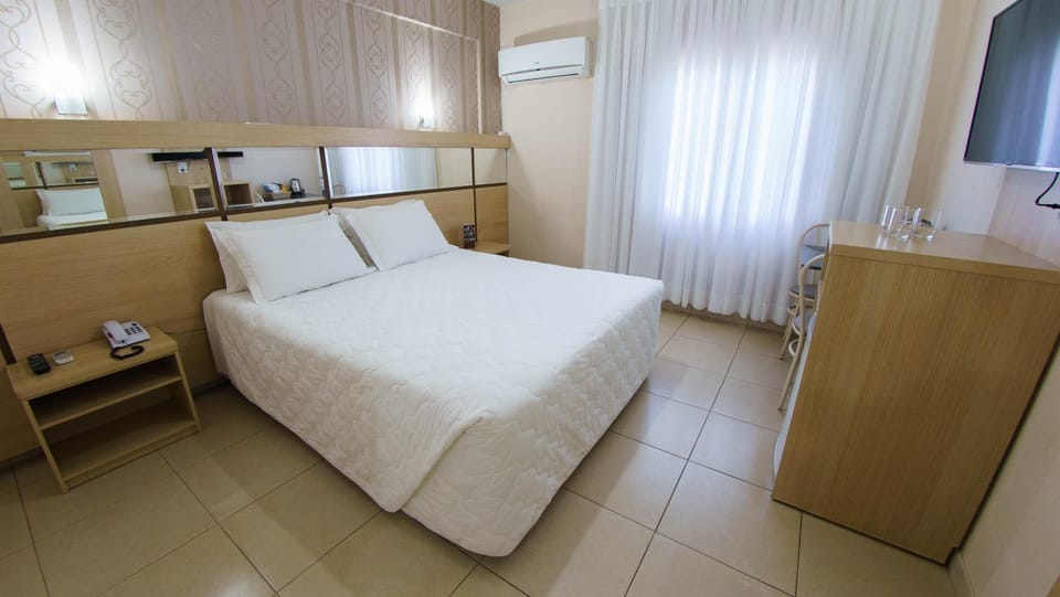 Bed, Photo of the whole room, Bedroom, air conditioner