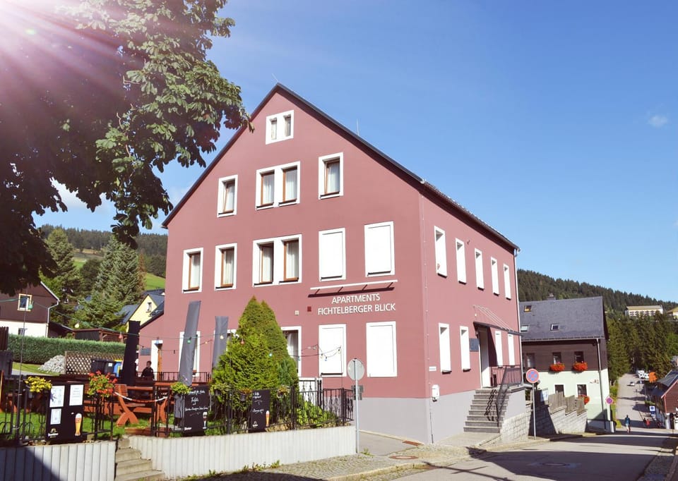 Property building, Day, Mountain view, Location