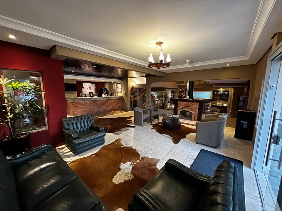 Communal lounge/ TV room, Living room, Seating area