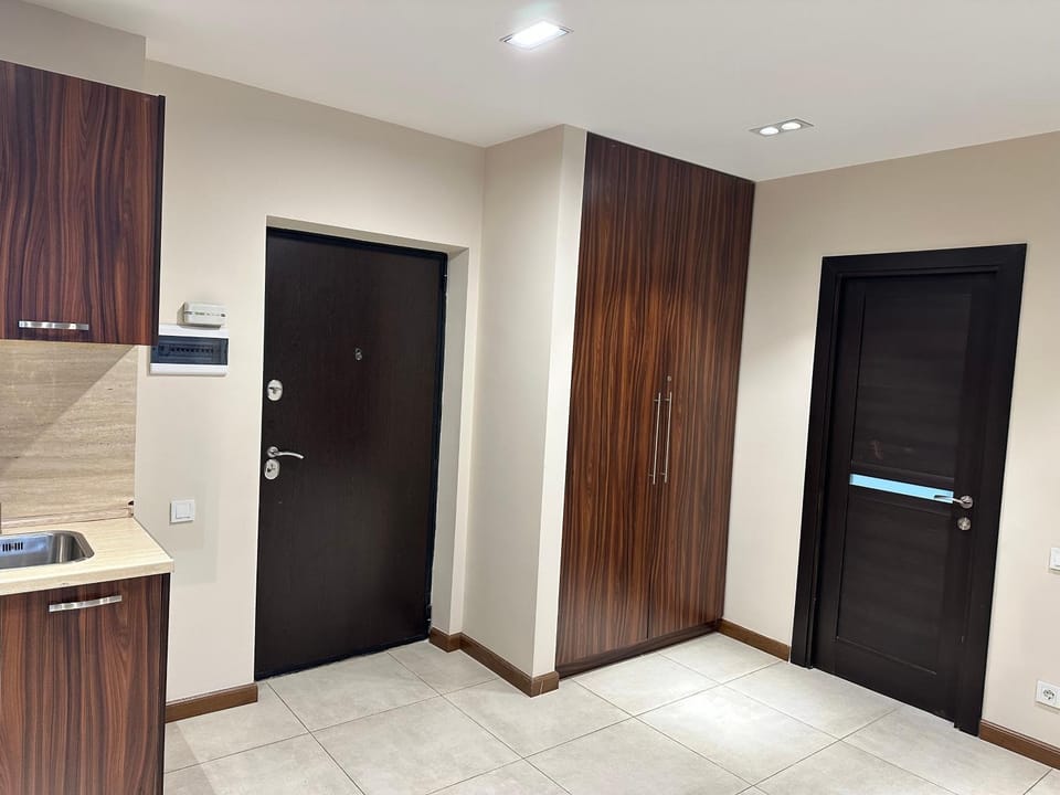 Facade/entrance, wardrobe