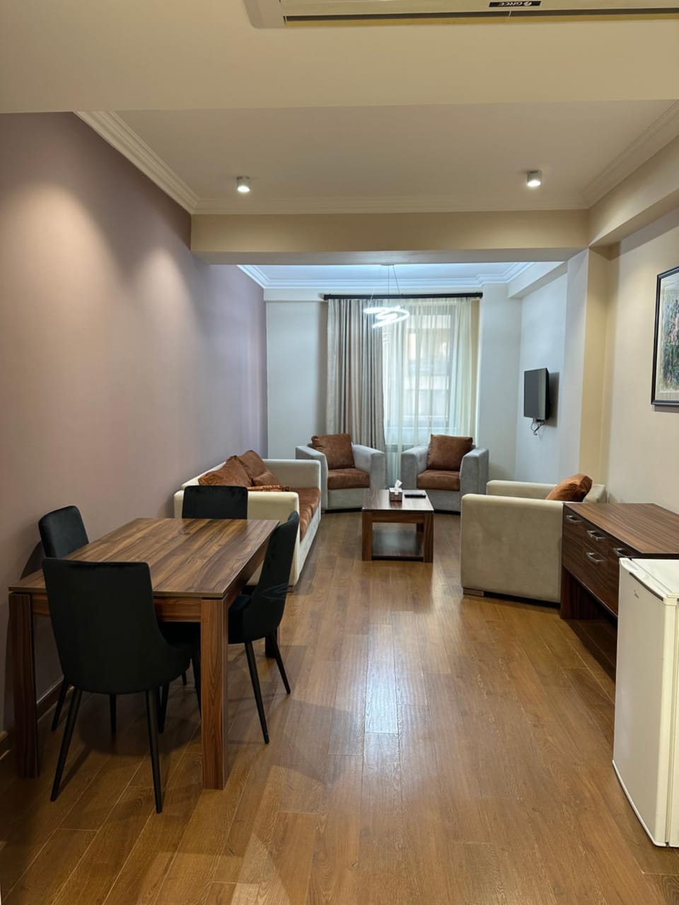 TV and multimedia, Living room, Seating area, Dining area