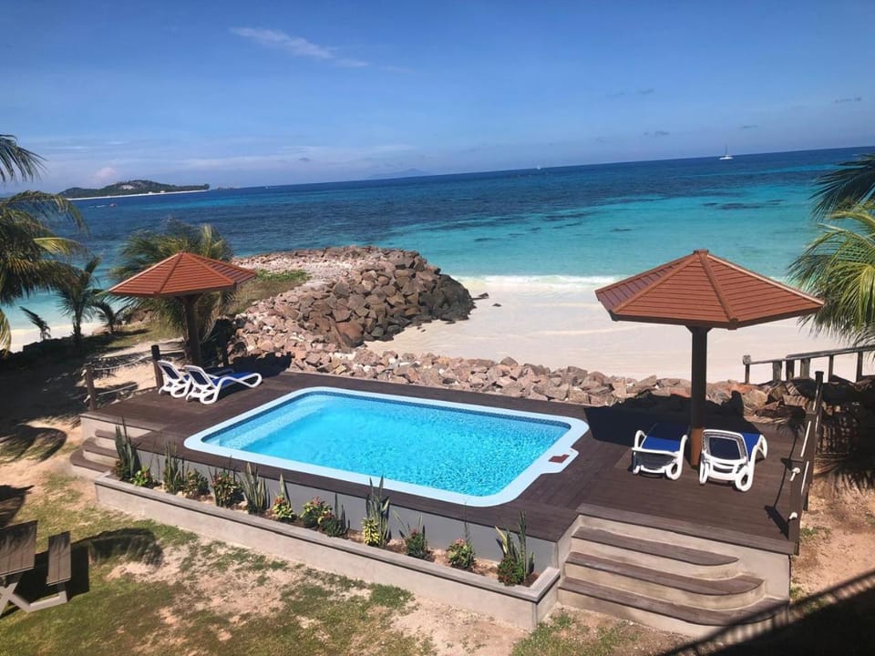 Pool view, Sea view, Swimming pool, sunbed