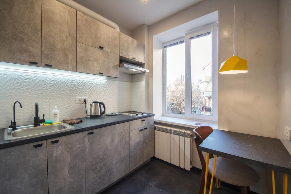Kitchen or kitchenette, Dining area