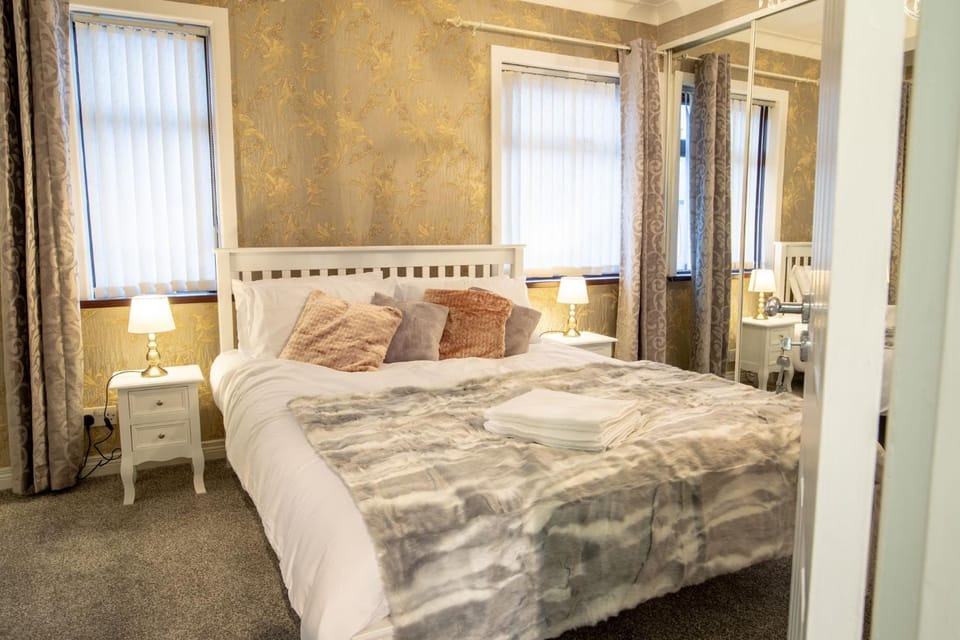 Home From Home, Sleeps 6 people House in Belfast