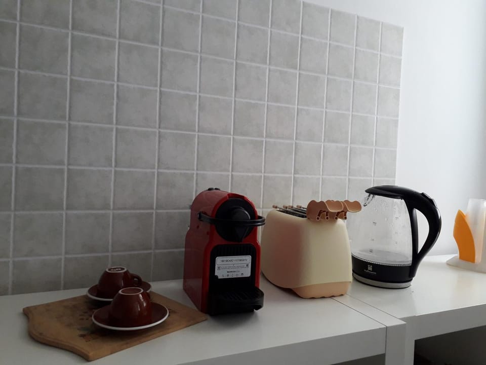 Coffee/tea facilities, Kitchen or kitchenette, Communal kitchen, Internal: Not applicable to any particular room
