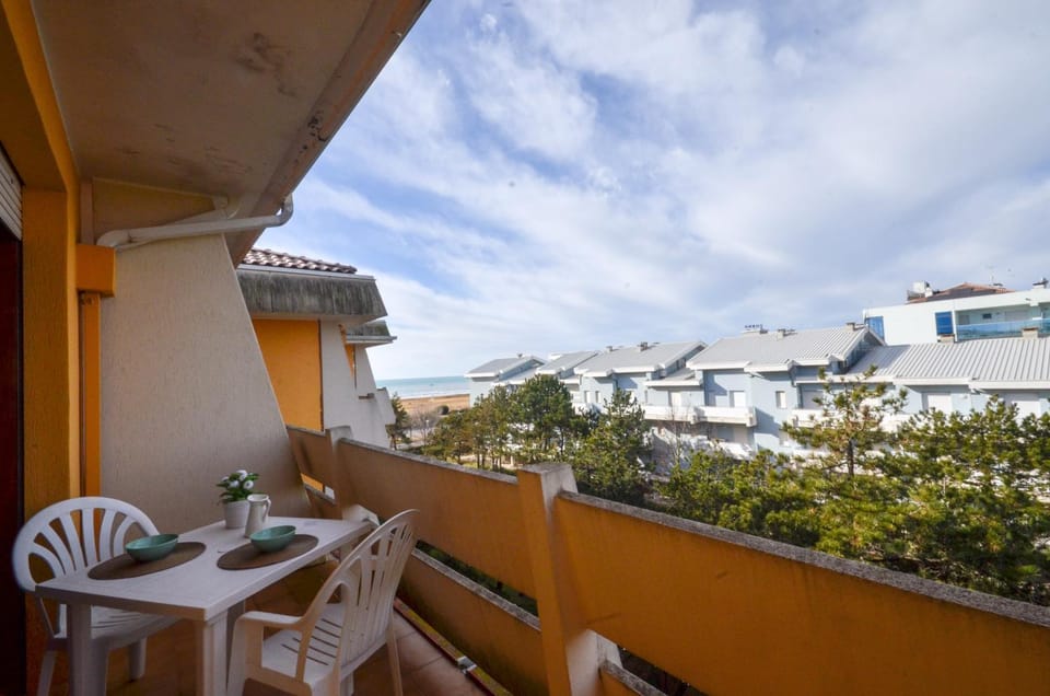 Property building, Patio, View (from property/room), Balcony/Terrace, Seating area, Dining area