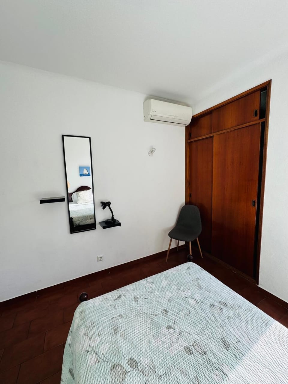 Bed, Bedroom, air conditioner