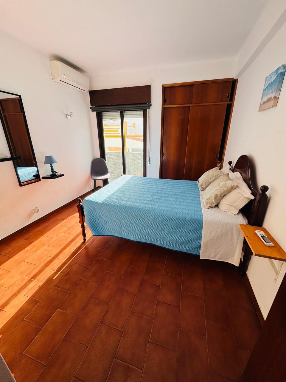 Bed, Bedroom, wardrobe, air conditioner