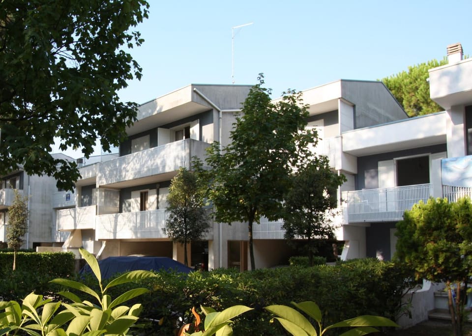 Property building, Balcony/Terrace, Garden view