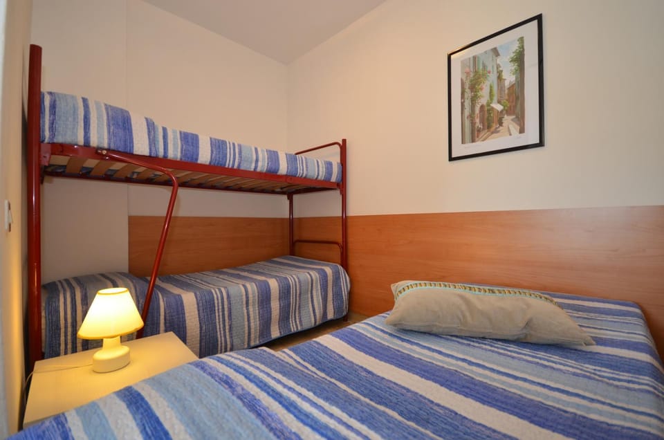 Bed, Photo of the whole room, Bedroom, bunk bed