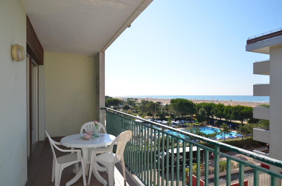 Patio, Natural landscape, View (from property/room), Balcony/Terrace, Dining area, Sea view