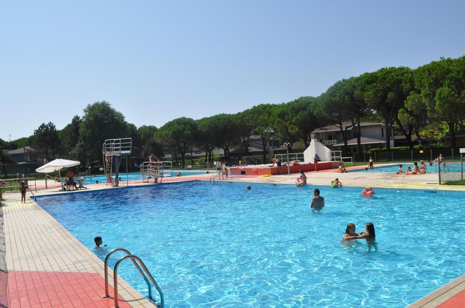 Swimming pool, Swimming pool
