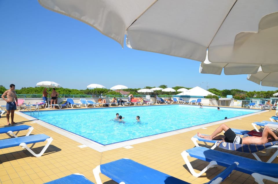 Swimming pool, Swimming pool