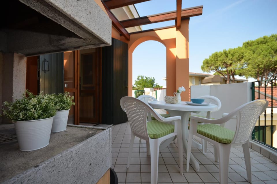 Patio, Balcony/Terrace, Seating area, Dining area