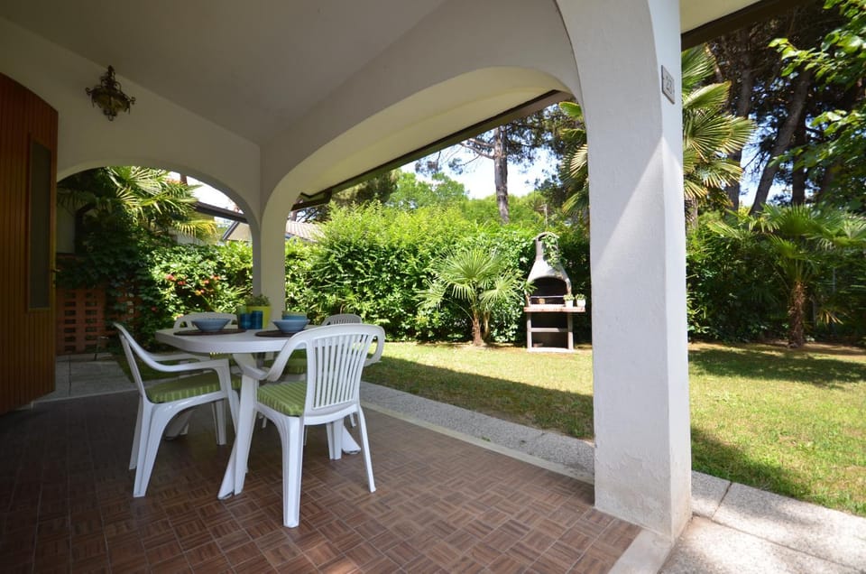 Property building, Patio, Garden