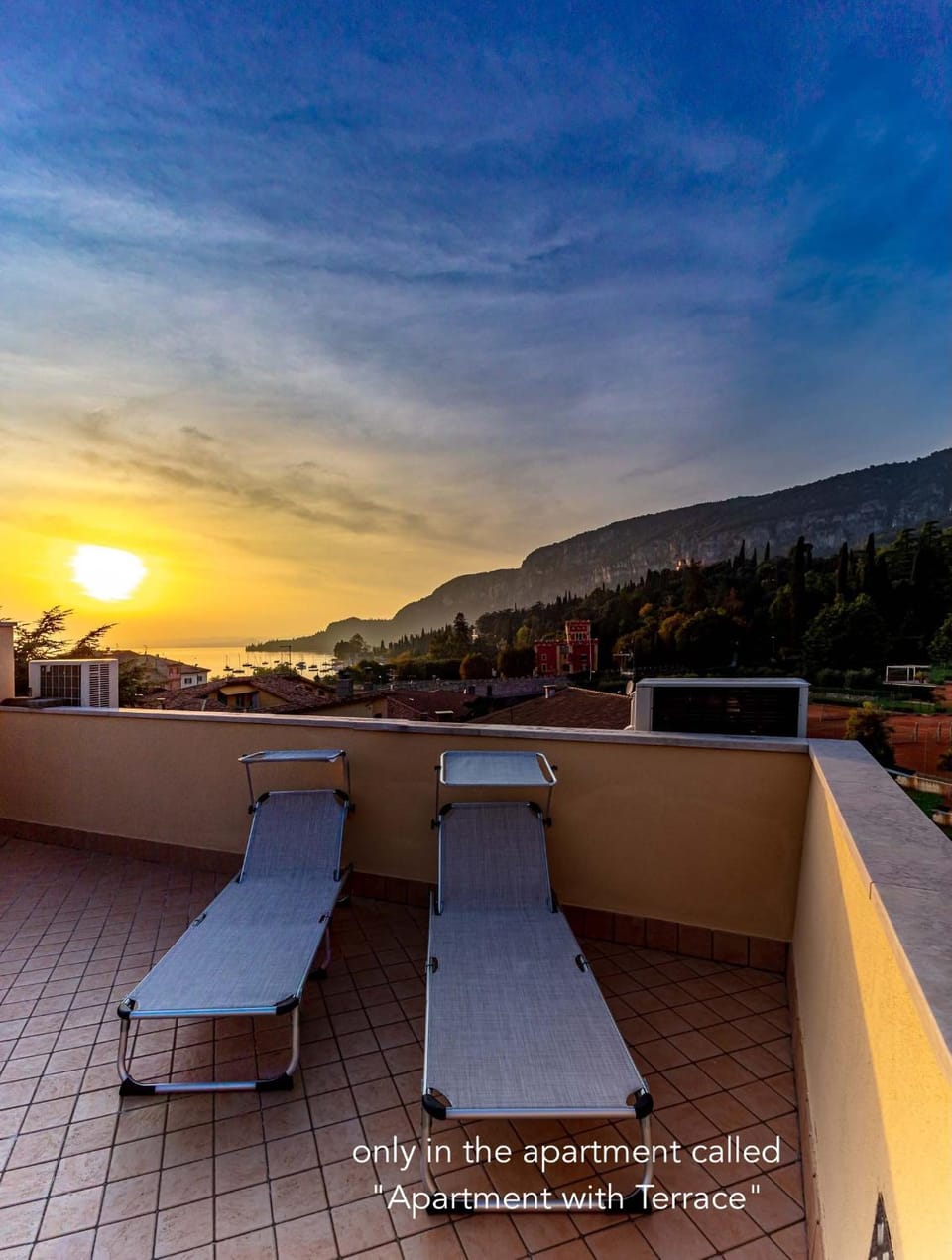 Balcony/Terrace, Lake view, Mountain view, Sunset, sunbed