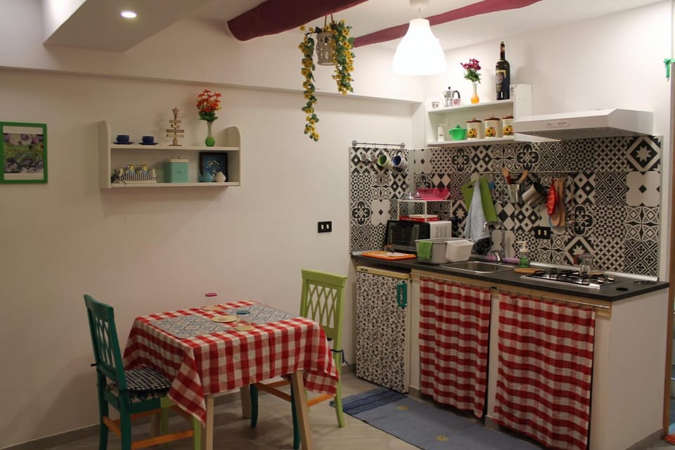 Matis House, historic center, San Domenico square Apartment in Naples