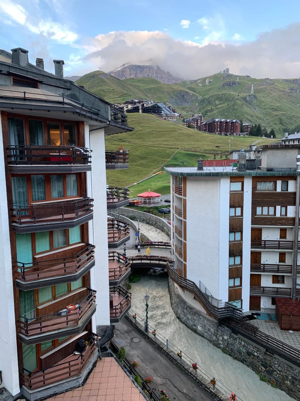 Balcony/Terrace, City view, Mountain view