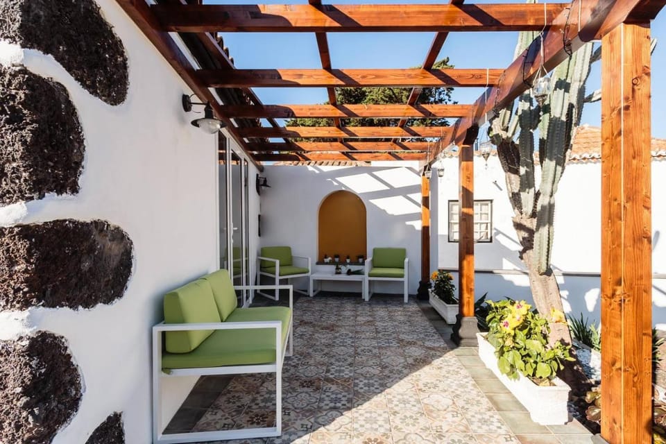 Patio, Day, Garden, Balcony/Terrace