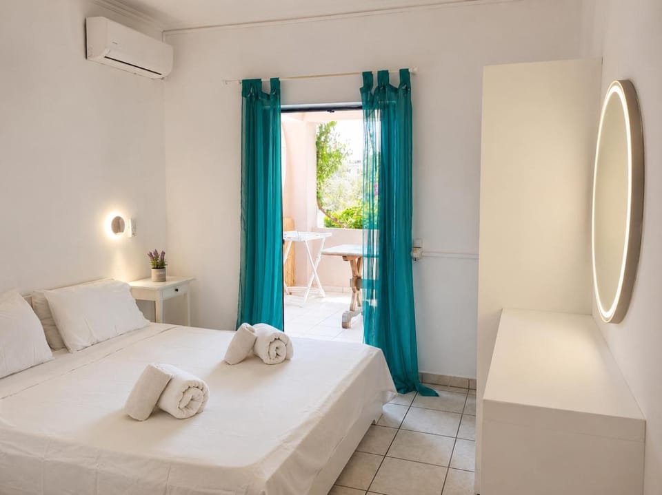 Bed, Photo of the whole room, Bedroom, towels, air conditioner