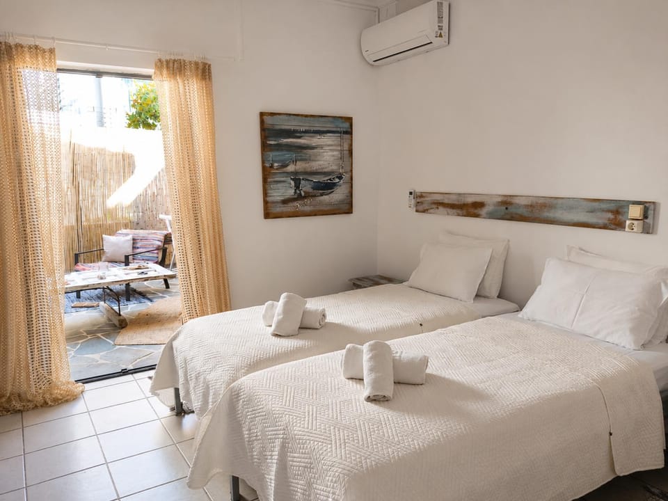 Bed, Photo of the whole room, Bedroom, towels, air conditioner