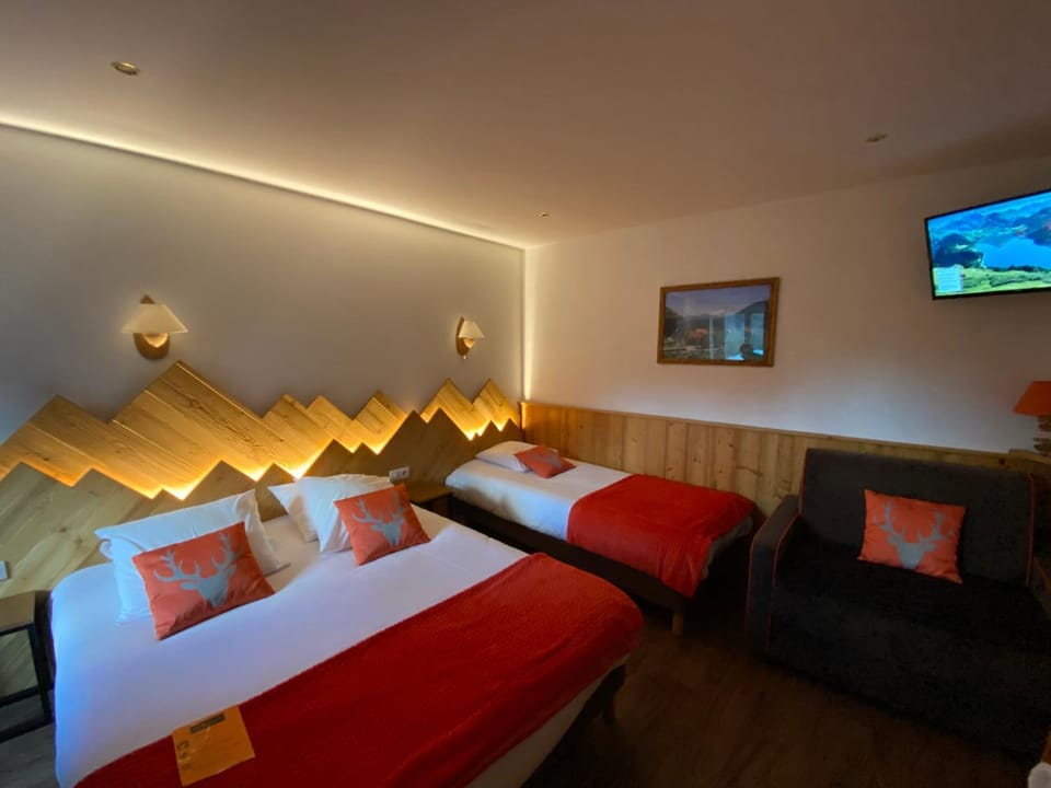 Restaurant/places to eat, Bed, TV and multimedia, Photo of the whole room, Bedroom, Breakfast