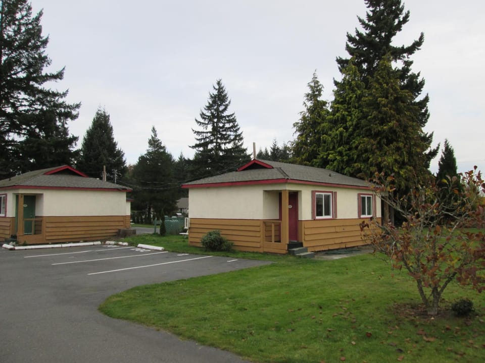 Skylite Motel Motel in Parksville