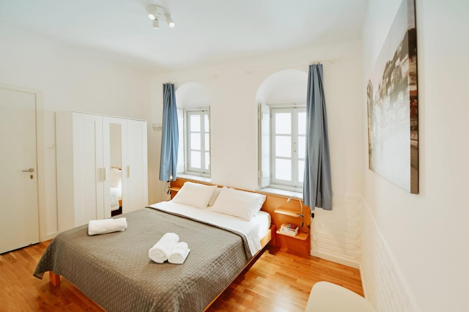 Bed, Photo of the whole room, Bedroom, towels, wardrobe