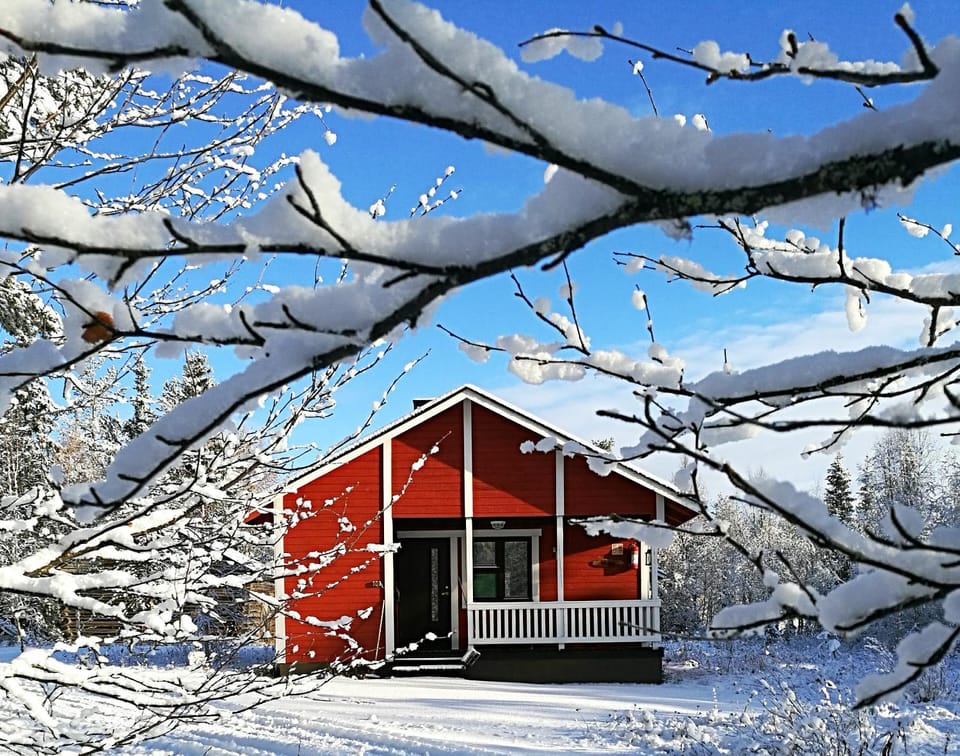 Property building, Patio, Facade/entrance, Day, Neighbourhood, Natural landscape, Winter, Skiing, View (from property/room), Hiking, Sunset, Parking, storage