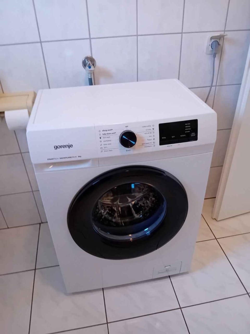Bathroom, washing machine