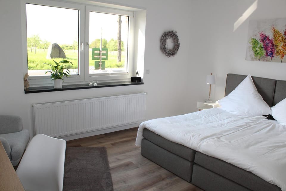 Bed, View (from property/room), Photo of the whole room, Bedroom