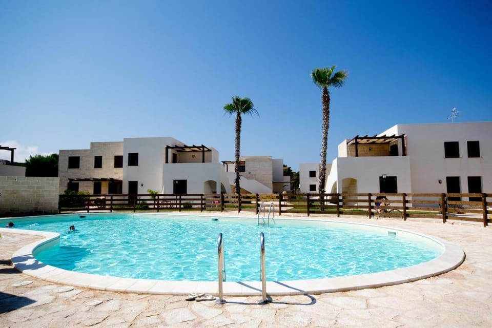 Property building, Swimming pool, Swimming pool