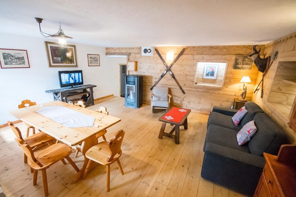 Communal lounge/ TV room