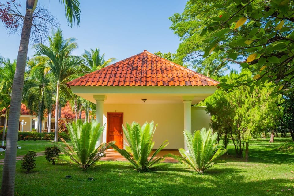 Pato Canales Hotel & Resort Hotel in El Salvador