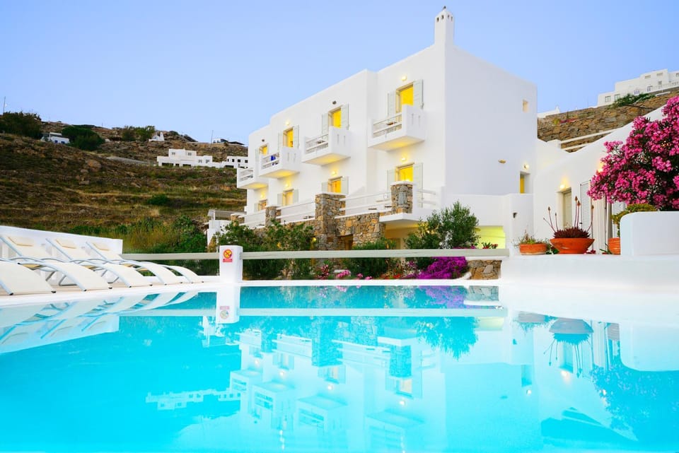 Property building, Natural landscape, Garden view, Pool view, Sea view, sunbed