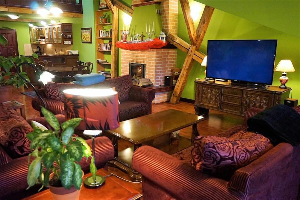 Communal lounge/ TV room, TV and multimedia, Living room