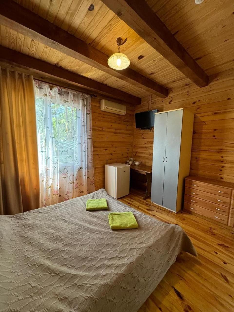Bed, air conditioner