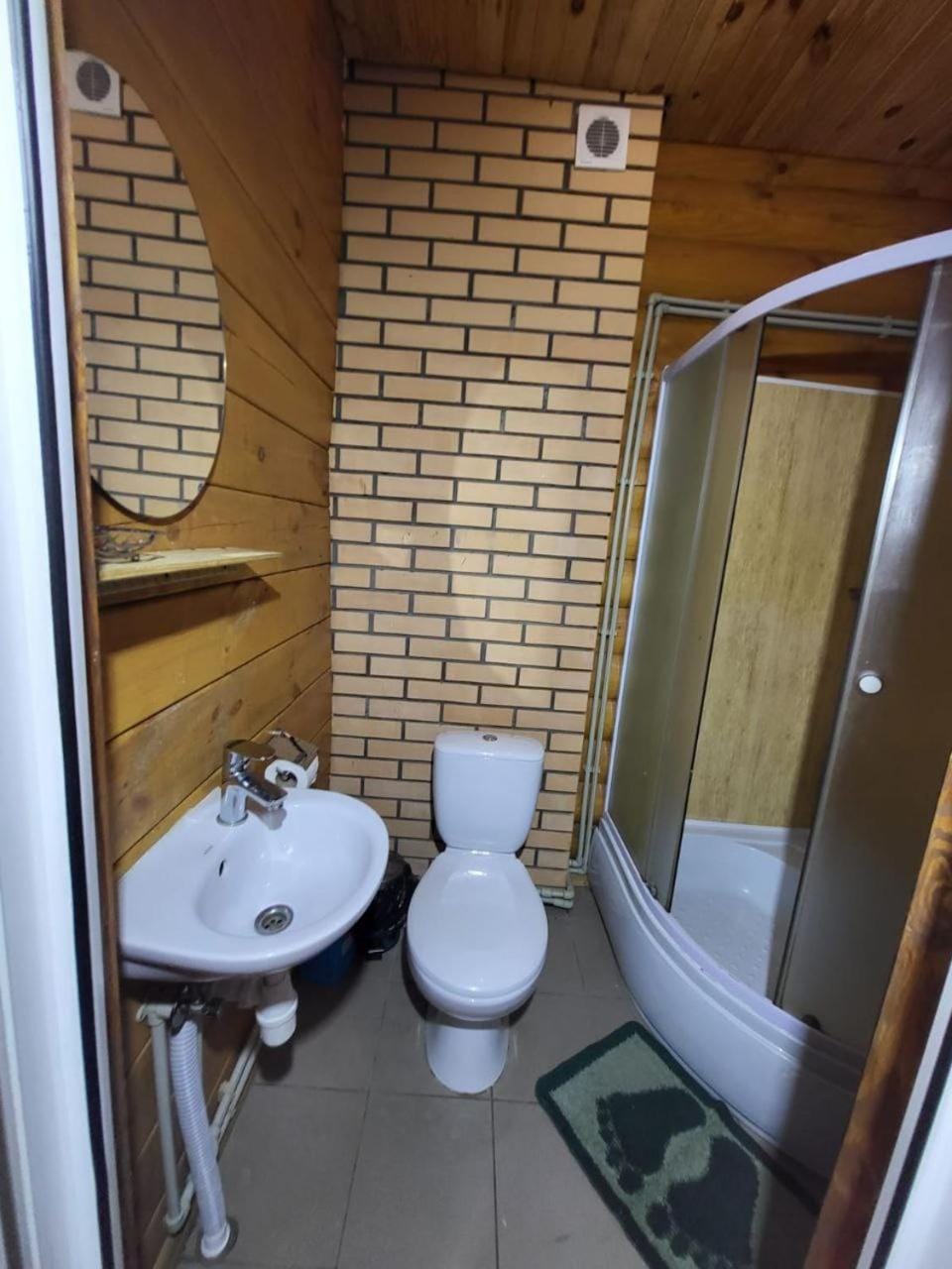 Shower, Toilet, towels