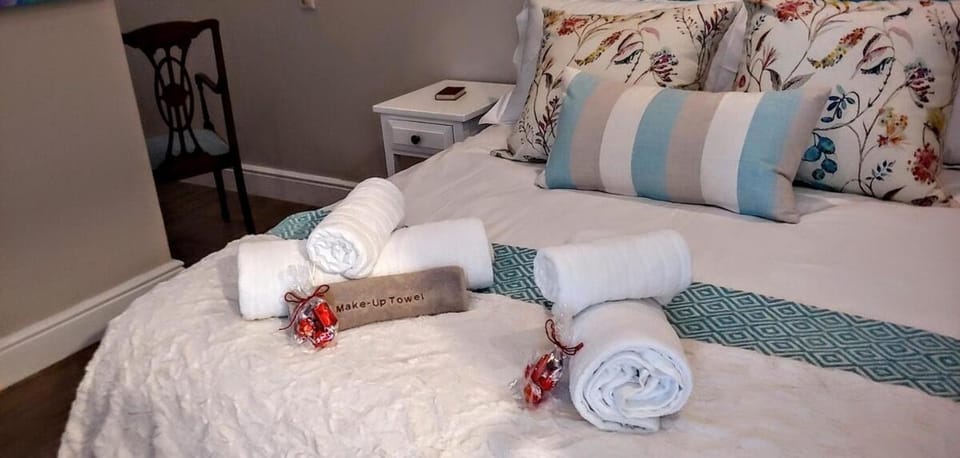 The Sun, Whales & Waves - Seafront Apartment Apartment in Hermanus
