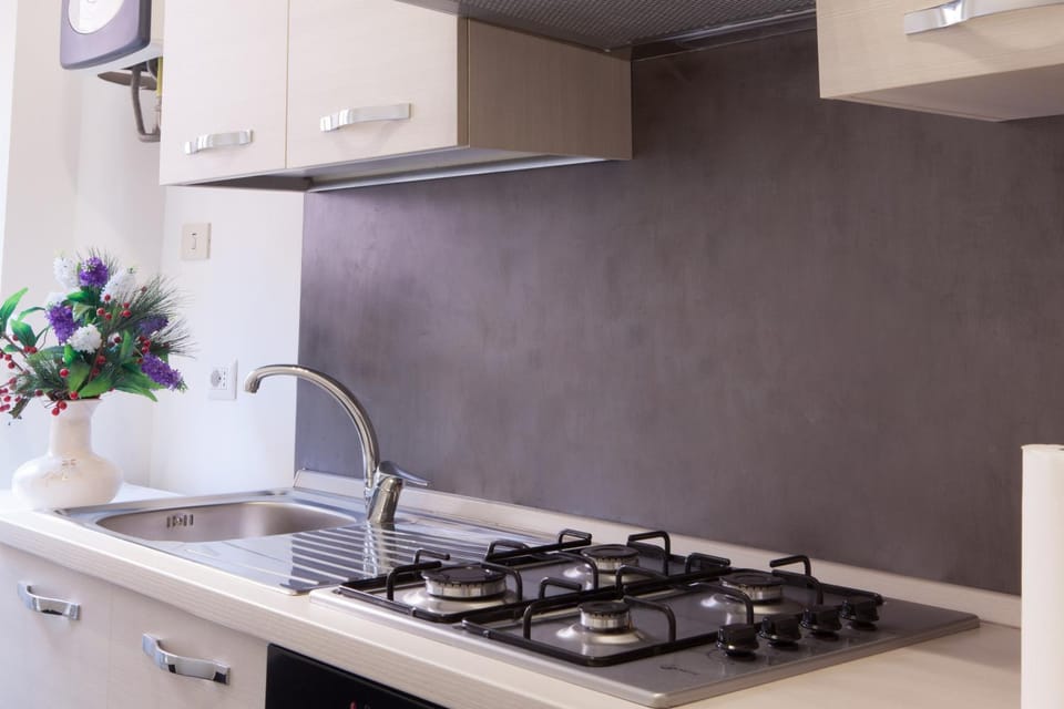 Kitchen or kitchenette, Food, Drinks