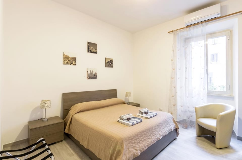 Bed, Bedroom, towels, towels