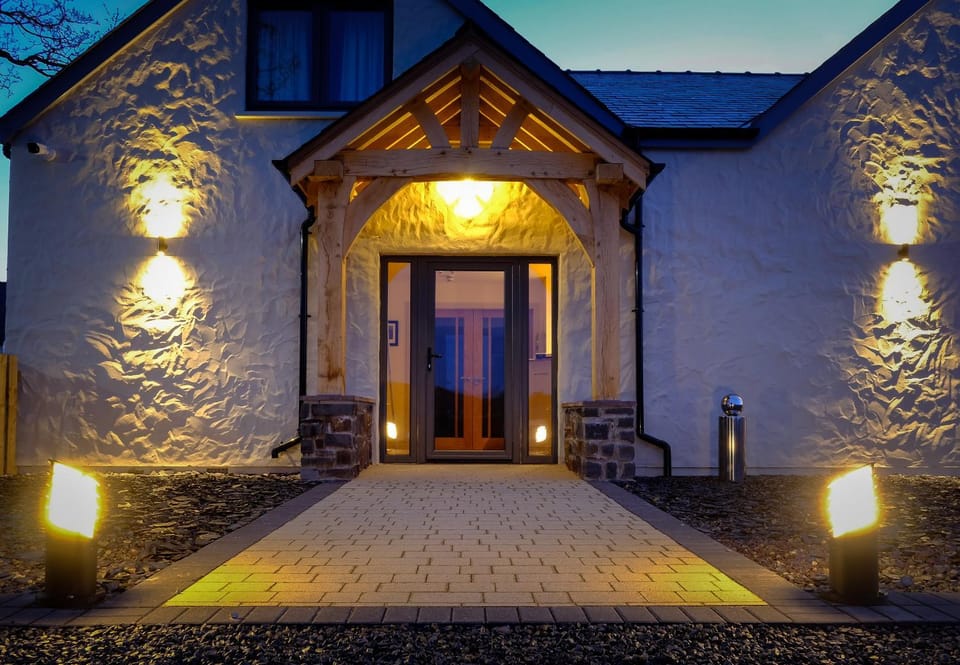 Facade/entrance, Night