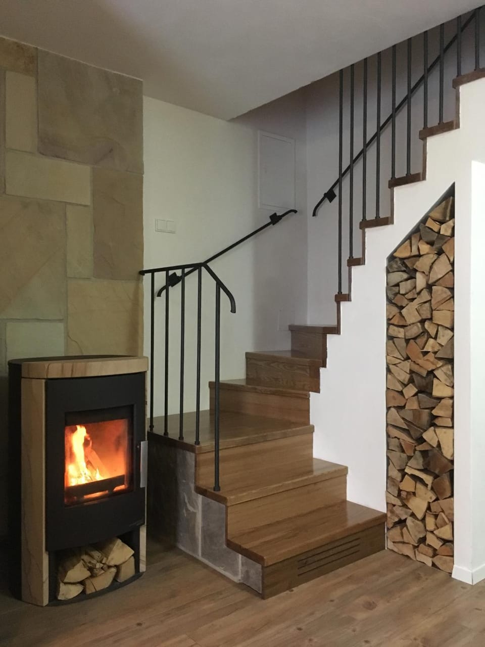 Property building, TV and multimedia, Kitchen or kitchenette, Living room